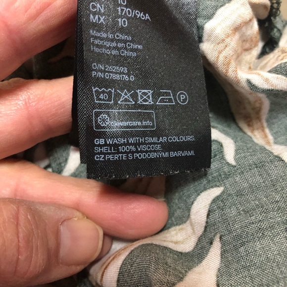 H &M Large Floral Tunic Collarless Buttons Halfway Up Relaxed Loose Fit - Picture 9 of 9